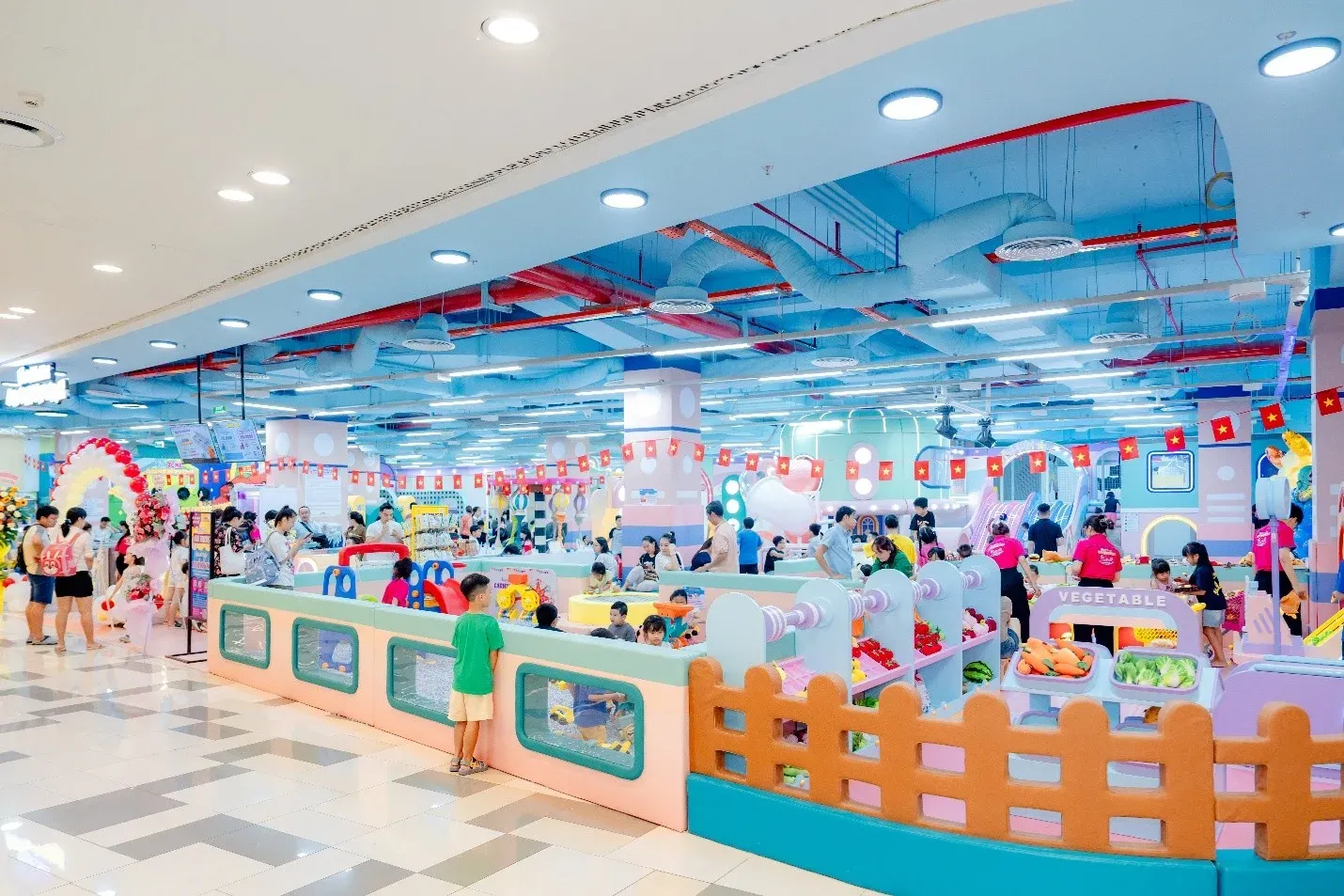 Khu vui chơi Funzone Adventure chính thức mở cửa từ cuối tháng 8 nhận được sự yêu thích của nhiều gia đình, đặc biệt là các bạn nhỏ.