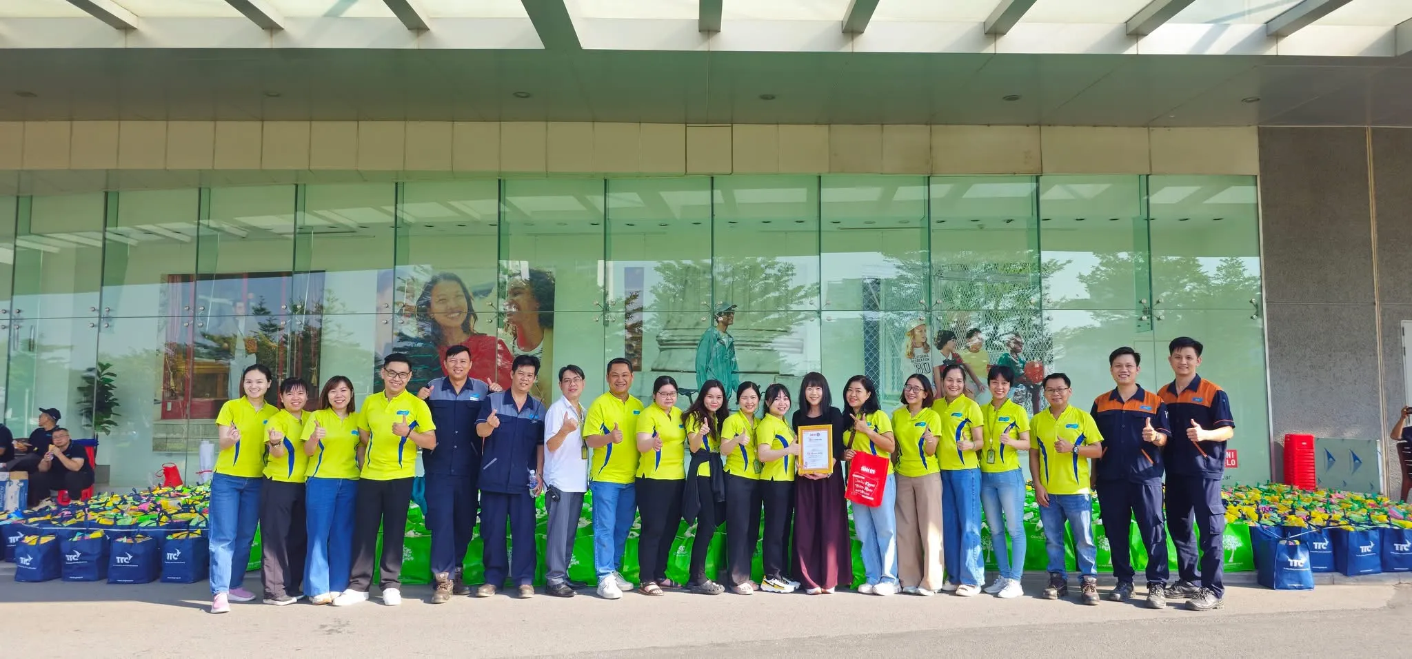 Hoạt động trách nhiệm xã hội “Tết Cho Em”